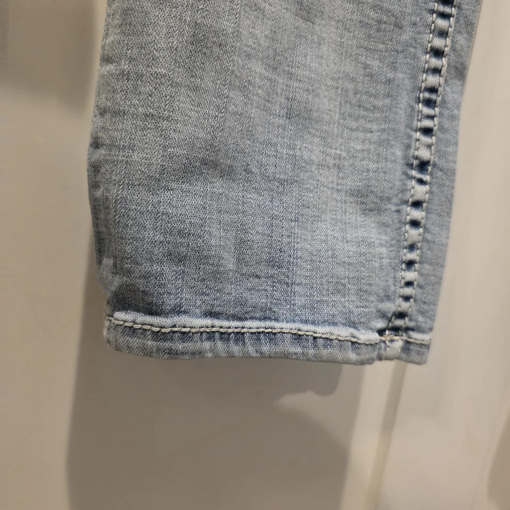 BKE Jake Mens Jeans Buckle 30x32 Light Wash Straight Leg Premium Embroidered